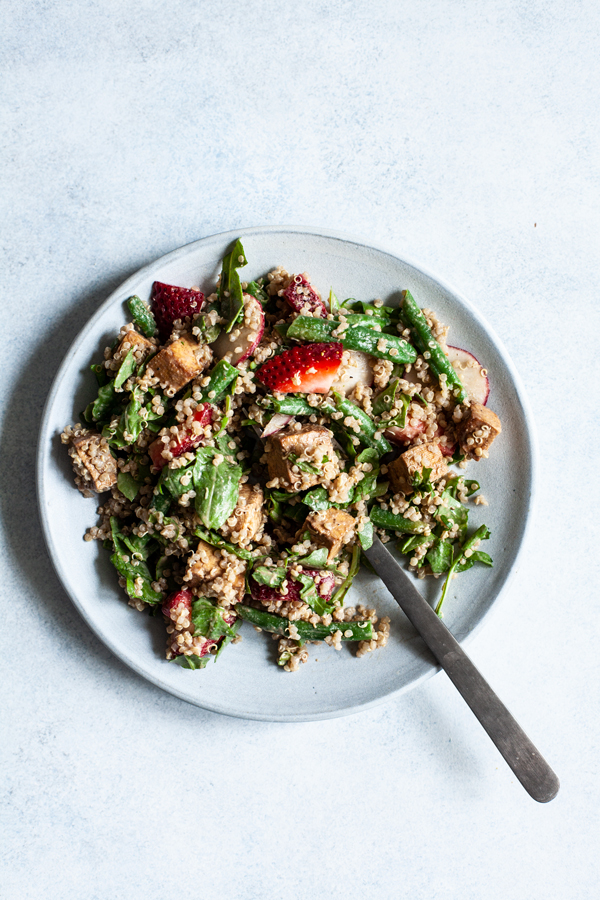 Balsamic Tofu, Quinoa & Strawberry Summer Salad | The Full Helping