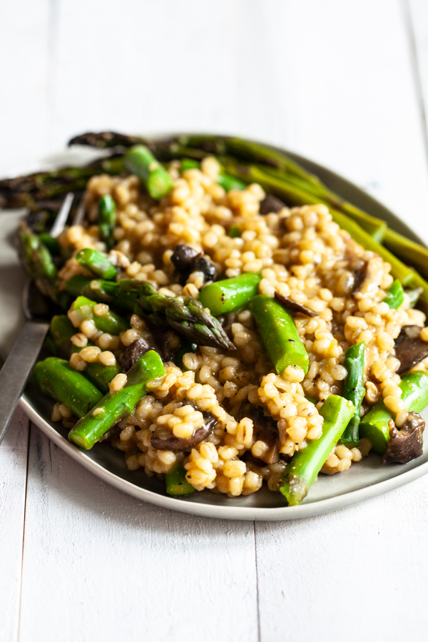 Vegan Barley Asparagus Mushroom Risotto | The Full Helping