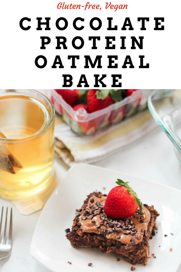 Protein baked chocolate oatmeal! This is the perfect healthy breakfast recipe for busy mornings. Just make in advance, grab, and eat! fitnessista.com #bakedoatmeal #proteinoatmeal #soakedoats #chocolate oatmeal