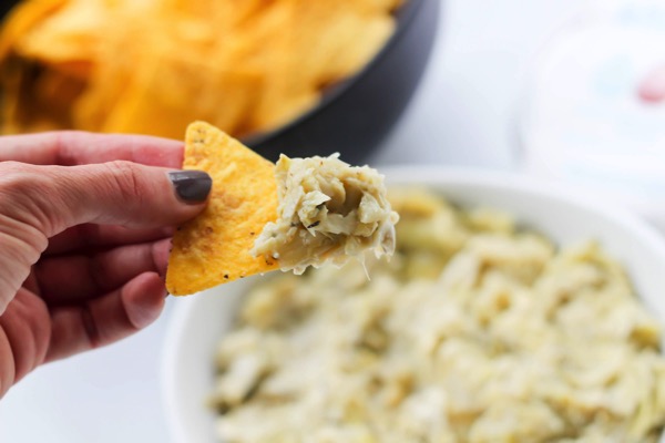 This vegan artichoke dip is totally healthy, rich, and creamy. It uses vegan cream cheese for an awesome texture and is perfect to make in advance for any upcoming spring or summer dinner parties! fitnessista.com | #veganrecipes #artichokedip #veganartichokedip #appetizerrecipe #veganappetizer